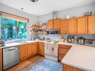 Photo #6: 24055400 Listing