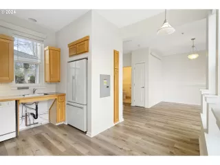 Photo #4: 24055654 Listing 