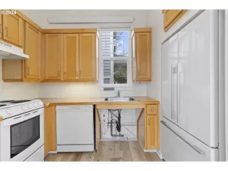 Photo #5: 24055654 Listing 