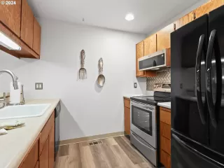 Photo #3: 24055659 Listing 