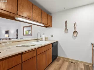 Photo #5: 24055659 Listing 