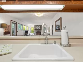 Photo #6: 24055659 Listing 