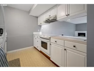 Photo #5: 24056024 Listing 