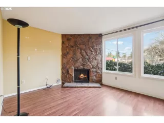 Photo #6: 24057910 Listing