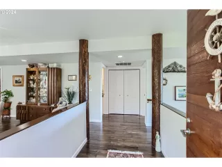 Photo #3: 24058674 Listing