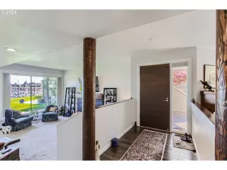 Photo #4: 24058674 Listing