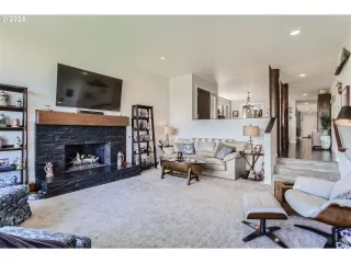 Photo #6: 24058674 Listing