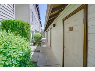 Photo #2: 24058808 Listing 