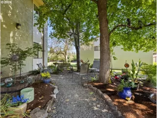 Photo #1: 24058976 Listing 