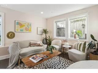 Photo #4: 24059046 Listing