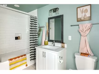 Photo #5: 24059046 Listing