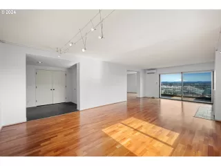 Photo #4: 24060251 Listing