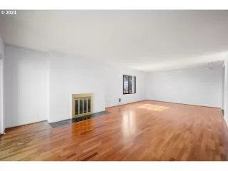 Photo #6: 24060251 Listing