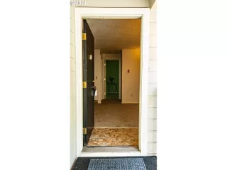 Photo #4: 24060300 Listing