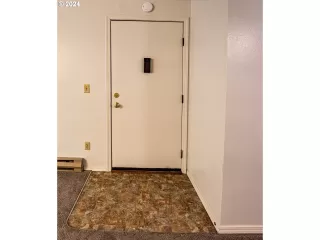 Photo #5: 24060300 Listing