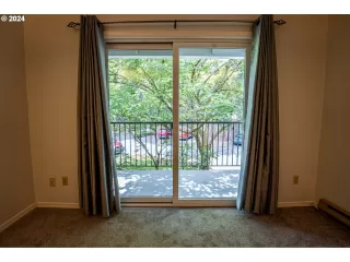 Photo #6: 24060300 Listing