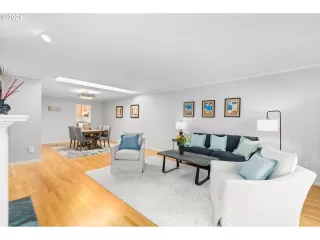 Photo #3: 24061025 Listing 