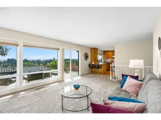 Photo #5: 24061025 Listing 