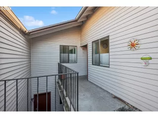 Photo #2: 24061031 Listing