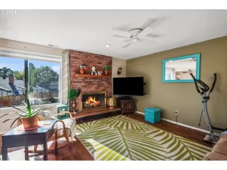 Photo #3: 24061031 Listing