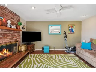 Photo #4: 24061031 Listing