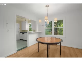 Photo #4: 24061137 Listing