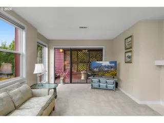 Photo #6: 24061181 Listing