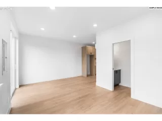 Photo #2: 24061295 Listing