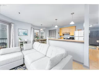 Photo #1: 24062205 Listing