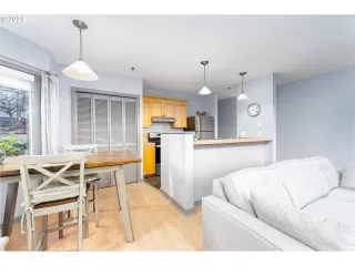 Photo #2: 24062205 Listing