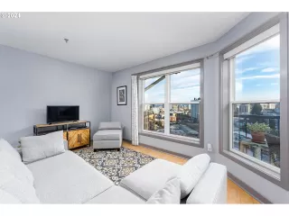 Photo #4: 24062205 Listing