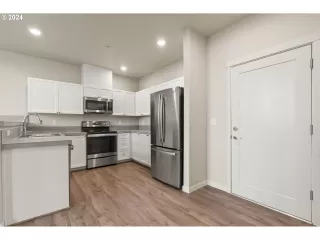 Photo #4: 24062226 Listing