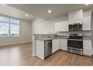 Photo #5: 24062226 Listing