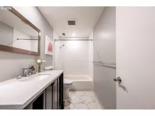 Photo #5: 24062286 Listing 