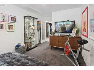 Photo #5: 24062884 Listing