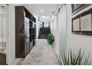 Photo #6: 24062884 Listing