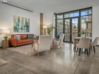 Photo #6: 24062947 Listing