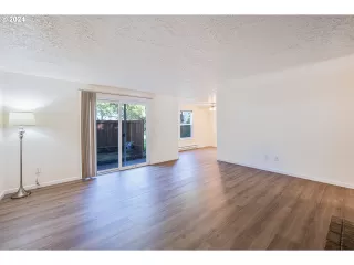 Photo #4: 24063481 Listing 