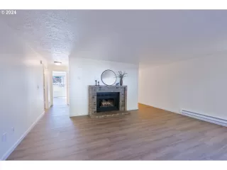 Photo #5: 24063481 Listing 