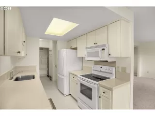 Photo #1: 24063603 Listing