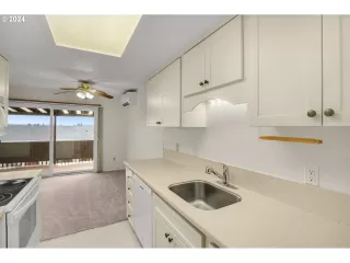 Photo #3: 24063603 Listing