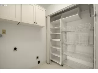 Photo #4: 24063603 Listing