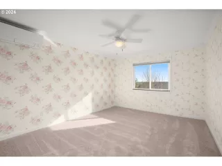 Photo #5: 24063603 Listing