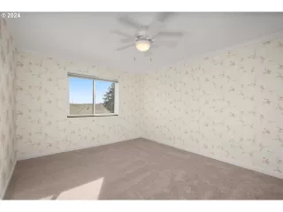 Photo #6: 24063603 Listing