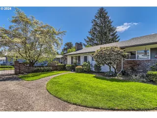 More Details about MLS # 24063967 : 1001 NE 90TH AVE A