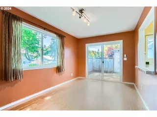 Photo #6: 24063967 Listing 