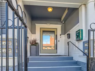 Photo #1: 24064193 Listing 