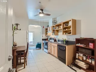 Photo #2: 24064193 Listing 