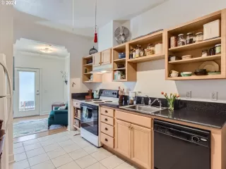 Photo #6: 24064193 Listing 