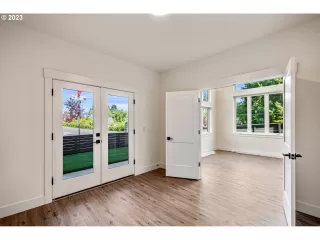 Photo #6: 24064488 Listing